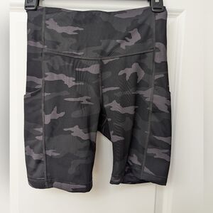 Athleta Ultimate Stash Pocket 7" Shorts Size XS